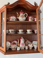 Eiken servieskastje hangend inclusief servies !, Huis en Inrichting, Kasten | Vitrinekasten, Ophalen, Gebruikt, Eikenhout, 50 tot 100 cm
