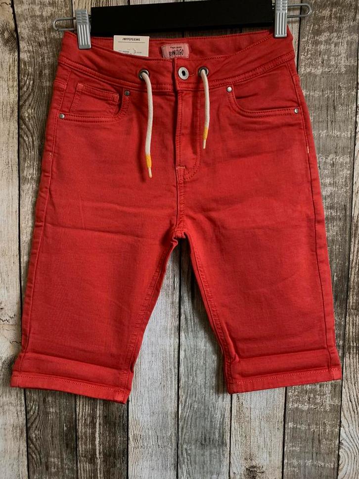 Pepe Jeans gave rode jeans short (Maat 10/140), Kinderen en Baby's, Kinderkleding | Maat 140, Nieuw, Jongen, Broek, Verzenden