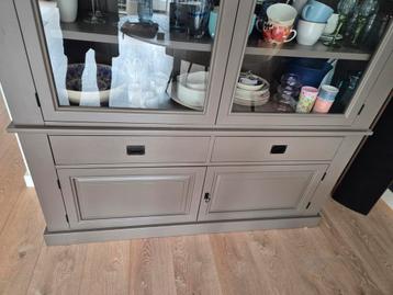 Servieskast zgan beschikbaar voor biedingen