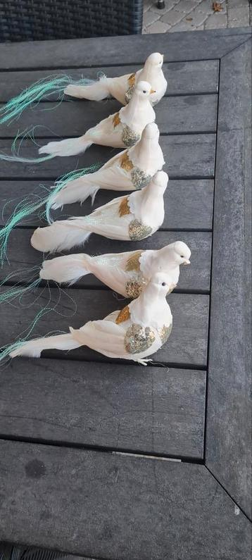 Vintage witte kerstduiven beschikbaar voor biedingen