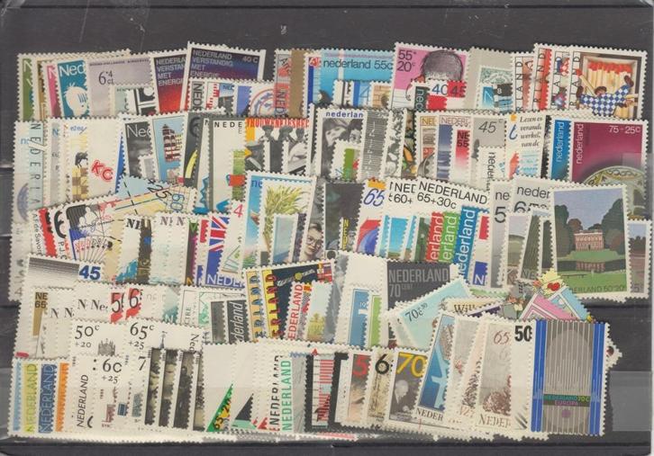 Blad vol met postfrisse zegels om uit te zoeken, Postzegels en Munten, Postzegels | Nederland, Postfris, Na 1940, Verzenden