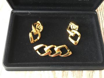 Set oorbellen met clips en broche goudkleurig  beschikbaar voor biedingen