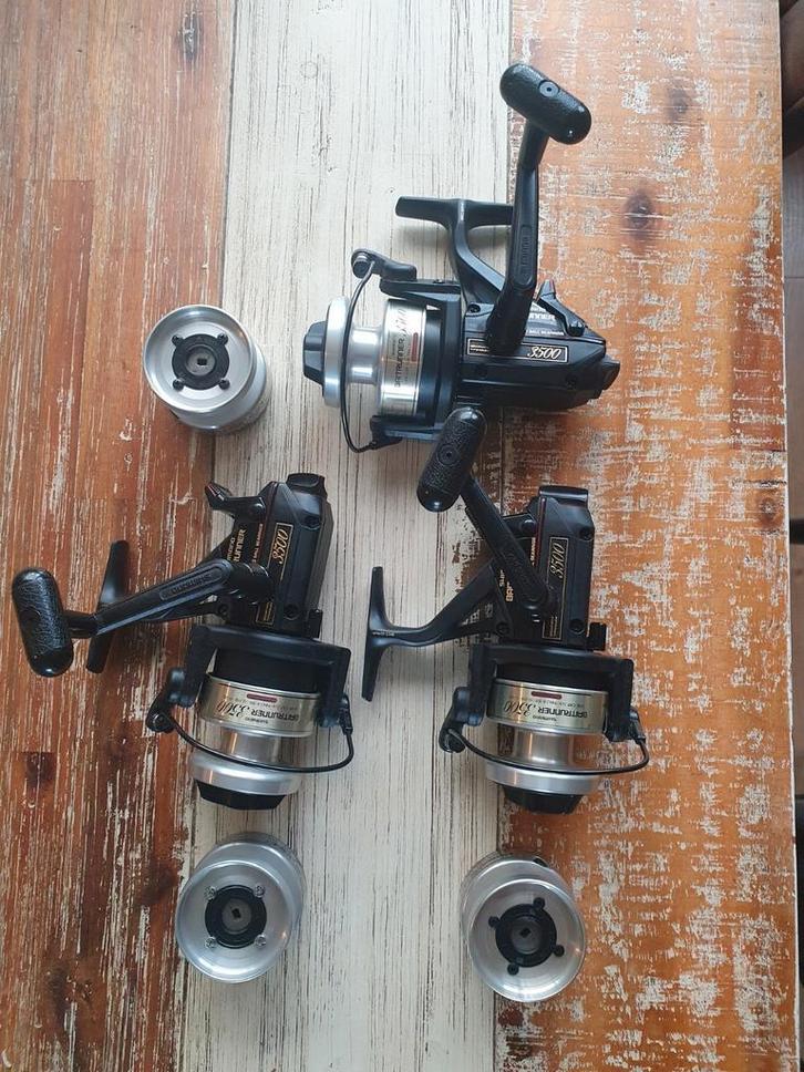 ** 3x Shimano 3500 a usa Baitrunners met 3 reserve spoelen**, Watersport en Boten, Hengelsport | Karpervissen, Gebruikt, Molen