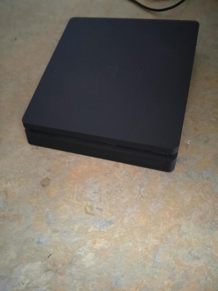 PS4 Console + 2 Controllers (1 Origineel), Spelcomputers en Games, Spelcomputers | Sony PlayStation Consoles | Accessoires, Gebruikt