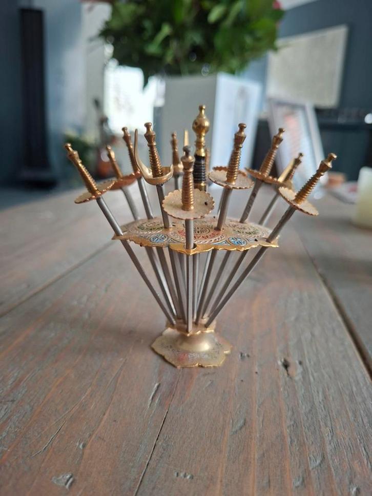 Vintage Toledo Zwaard Prikkers met Houder, Antiek en Kunst, Antiek | Keukenbenodigdheden, Ophalen of Verzenden