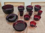 Vintage rood glazen servies – retro jaren ’70 stijl, Huis en Inrichting, Keuken | Servies, Ophalen, Gebruikt, Glas, Bord(en)