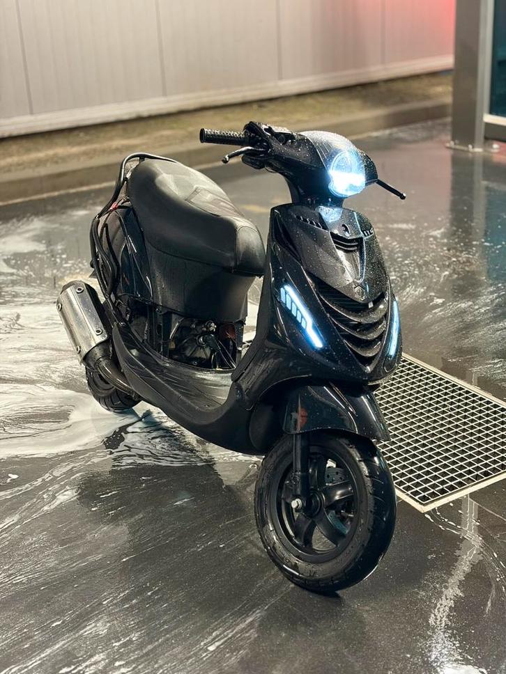 Zip 150cc 2 takt snel!, Fietsen en Brommers, Scooters | Piaggio, Zo goed als nieuw, Zip, Benzine, Ophalen