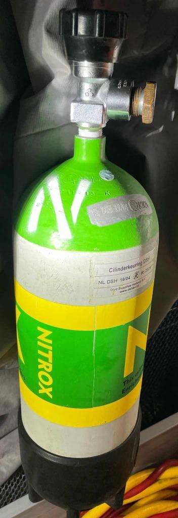 Te koop; 5 Ltr / 200 bar / net uit keur / met flesvoet. Ook  beschikbaar voor biedingen