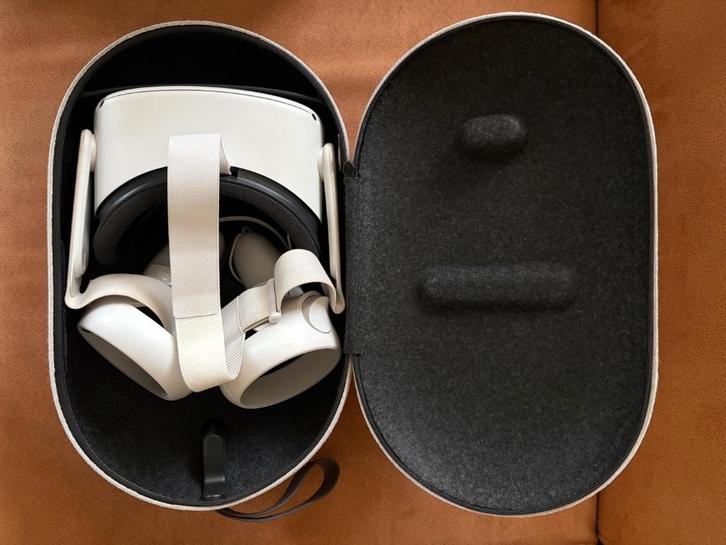 Meta Quest 2 (128GB) + Travel Case, Spelcomputers en Games, Virtual Reality, Zo goed als nieuw, Overige platformen, VR-bril, Ophalen of Verzenden