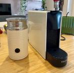 Krups Nespresso Essenza Mini XN1101 Wit incl Aeroccino, Gebruikt, Espresso apparaat, Ophalen of Verzenden, Koffiepads en cups