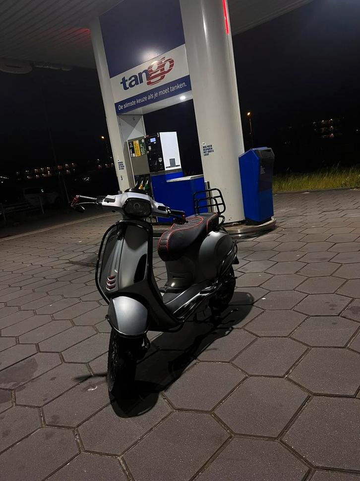 Unieke Vespa Sprint 2016 – Custom kleur & nieuwe uitlaat, Fietsen en Brommers, Scooters | Vespa, Zo goed als nieuw, Overige modellen