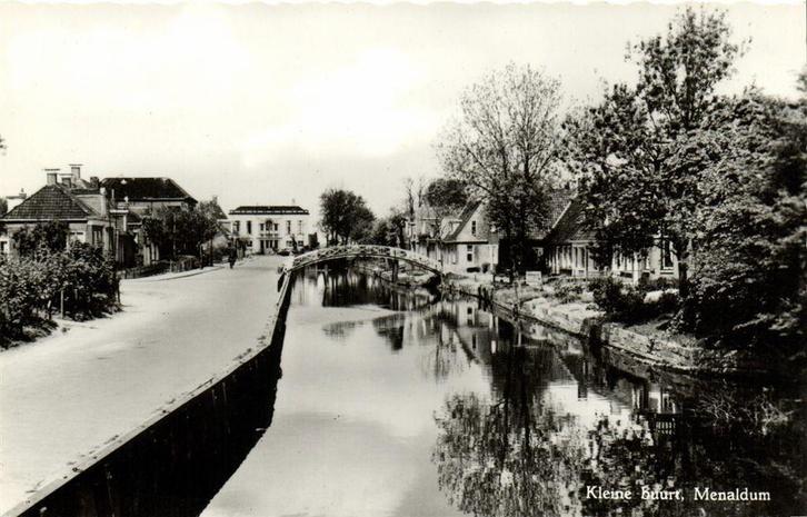 Kleine buurt, Menaldum - bruggetje - ongelopen, Verzamelen, Ansichtkaarten | Nederland, Ongelopen, Friesland, 1920 tot 1940, Ophalen of Verzenden