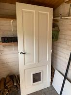 Witte binnendeur met katten/hondenluik, Doe-het-zelf en Verbouw, Deuren en Horren, 80 tot 100 cm, Gebruikt, Ophalen, 200 tot 215 cm