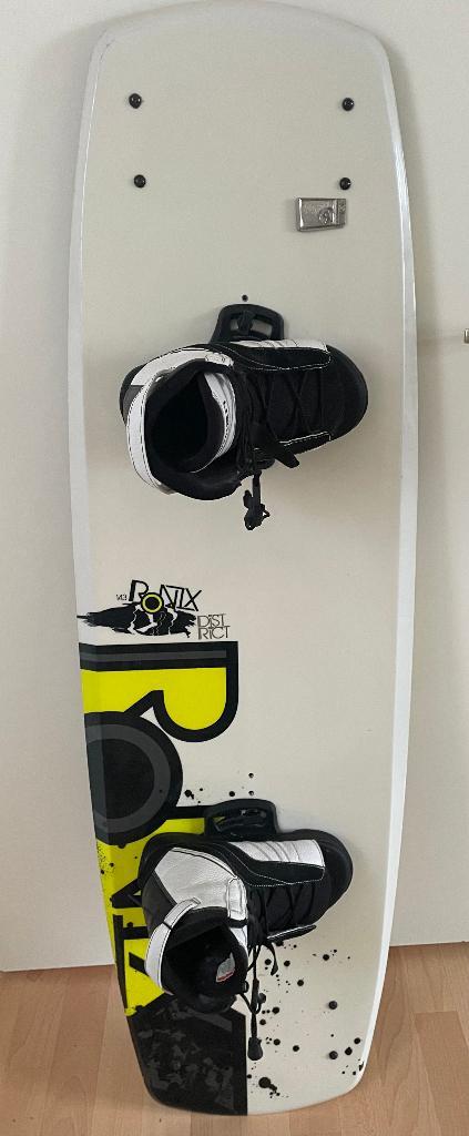 Ronix District Wakeboard incl. bindingen – klaar om te varen, Watersport en Boten, Wakeboarden, Zo goed als nieuw, Board en Schoenen