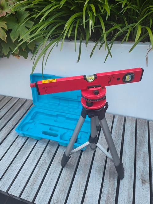 Kinzo laserwaterpas in koffer, Doe-het-zelf en Verbouw, Meetapparatuur, Zo goed als nieuw, Overige meters, Ophalen of Verzenden