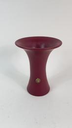 Vintage vaas Royal Gouda, rood bordeaux, aardewerk. 2A14, Huis en Inrichting, Woonaccessoires | Vazen, Minder dan 50 cm, Gebruikt