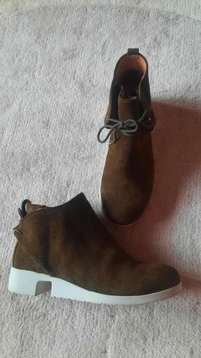 Bend-it suede schoenen. 38. Nieuw. Zwartjes, Kleding | Dames, Schoenen, Nieuw, Schoenen met lage hakken, Groen, Ophalen of Verzenden