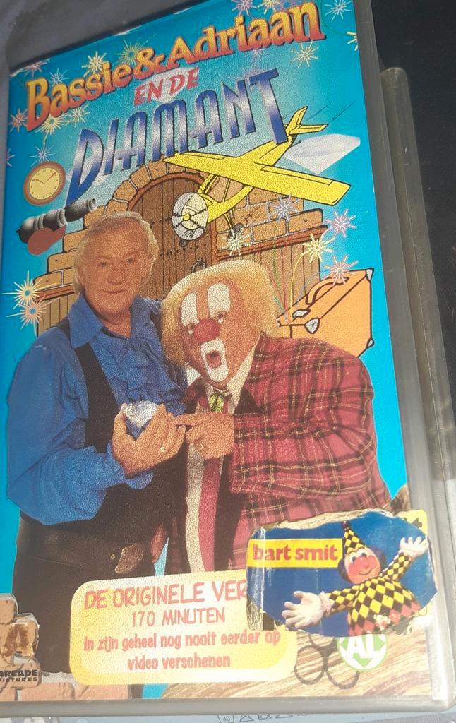 Bassie & Adriaan en de Diamant - VHS video box 2 banden, Cd's en Dvd's, VHS | Film, Gebruikt, Nederlandstalig, Alle leeftijden