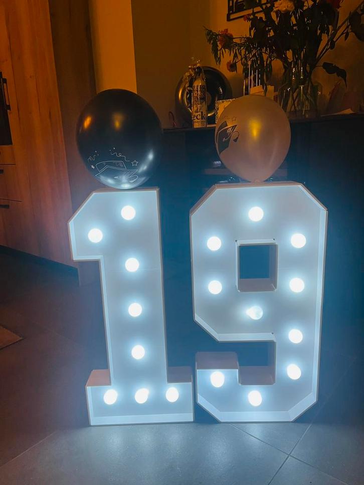 Lichtcijfer 9, Hobby en Vrije tijd, Feestartikelen, Zo goed als nieuw, Versiering, Verjaardag, Ophalen