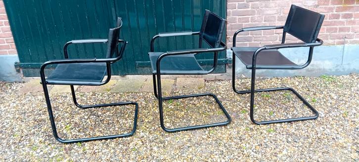 3 zwarte 70ties buisstoelen,tuigleren zitting Bauhaus style, Huis en Inrichting, Stoelen, Gebruikt, Drie, Leer, Metaal, Zwart