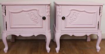 2 Roze nachtkastjes Queen Ann, romantisch brocant, landelijk beschikbaar voor biedingen