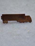 Vintage 1970s Goudkleurige Vrachtwagen Daspeld, Verzamelen, Speldjes, Pins en Buttons, Ophalen of Verzenden, Gebruikt, Transport