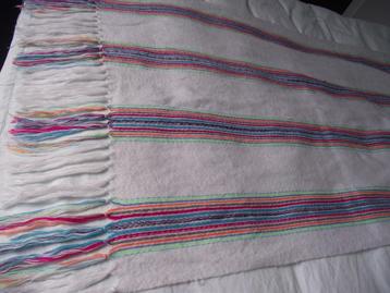 wit gekleurd wollen sjaal + franje omslagdoek 200 cm x 64 cm beschikbaar voor biedingen