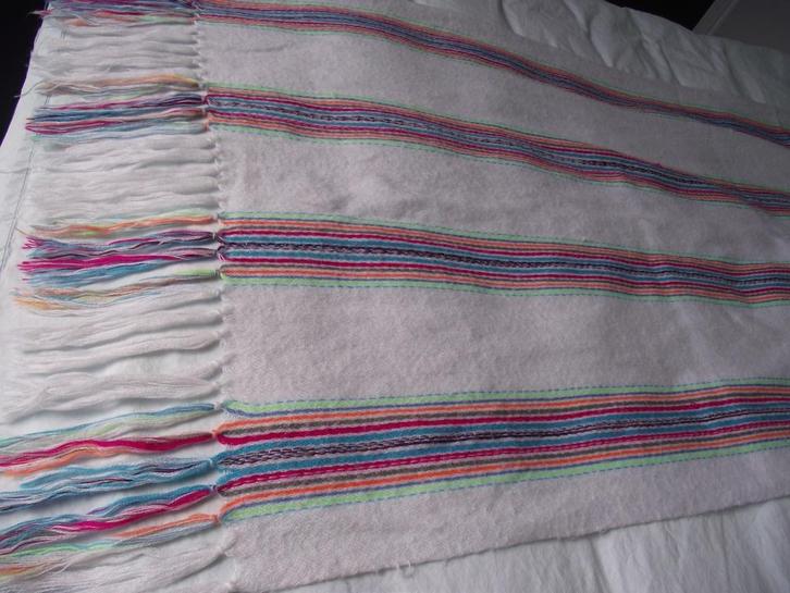 wit gekleurd wollen sjaal + franje omslagdoek 200 cm x 64 cm, Kleding | Dames, Mutsen, Sjaals en Handschoenen, Zo goed als nieuw