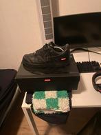 Nike Air Force 1 x Supreme - Zwart, Kleding | Heren, Schoenen, Ophalen of Verzenden, Gedragen, Zwart, Sneakers of Gympen