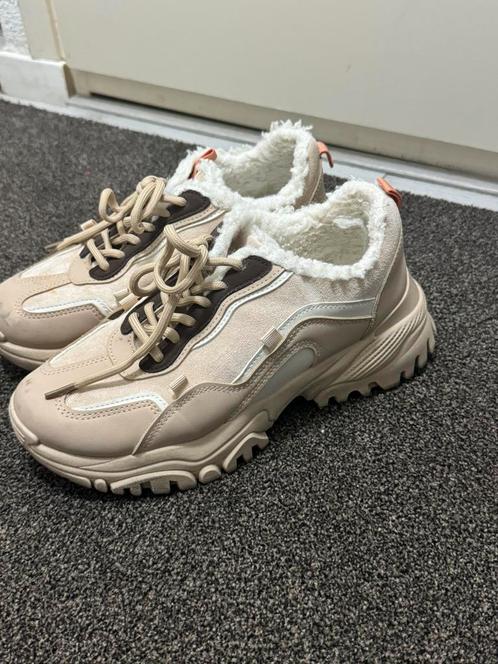 Dames sneakers maat 39 – bijna nieuw & warm gevoerd, Sport en Fitness, Loopsport en Atletiek, Zo goed als nieuw, Overige typen