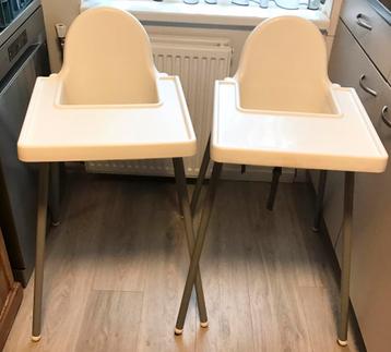 2 IKEA ANTILOP KINDERSTOELEN MET AFNEEMBAAR BLAD EN RIEMPJES beschikbaar voor biedingen