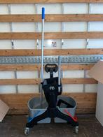 Rolemmer schoonmaak kar, Ophalen