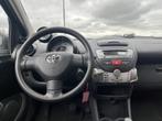 Toyota Aygo 1.0-12V Dynamic Navigator / Dealer onderhouden /, Auto's, Toyota, Stof, Gebruikt, Zwart, 4 stoelen