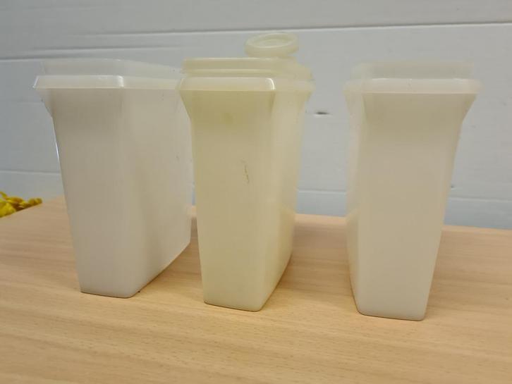 Bekers 3x , soort ovaal.                   Tupperware., Huis en Inrichting, Keuken | Tupperware, Gebruikt, Beker of Kan, Ophalen of Verzenden