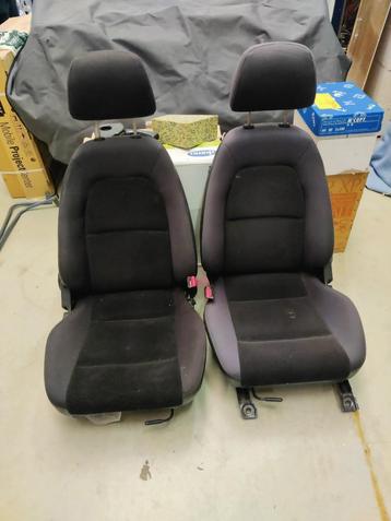 Mazda mx5 stoelen NA losse hoofdsteunen beschikbaar voor biedingen