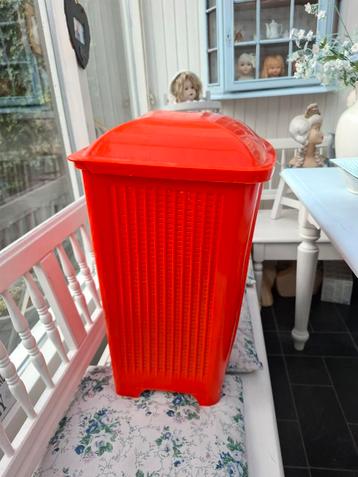 Retro oranje Wasmandje - 57x30 cm beschikbaar voor biedingen
