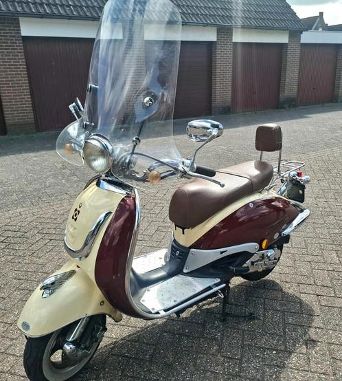 AGM Snorscooter goed onderhouden, Fietsen en Brommers, Snorfietsen en Snorscooters, Gebruikt, Overige merken, Benzine, Ophalen