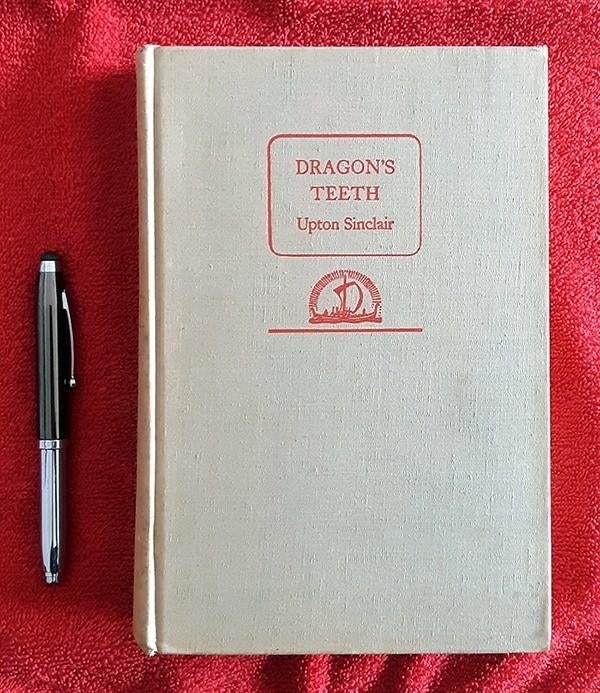 Dragon’s Teeth. Upton Sinclair. English. 1943., Boeken, Ophalen of Verzenden, Overige onderwerpen, Tweede Wereldoorlog, Gelezen