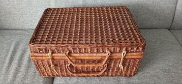 Puntgaaf rieten mand 33x47x20 beschikbaar voor biedingen