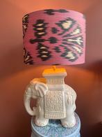Lamp van vintage beeld olifant en ikat kap diameter 30 cm, Ophalen of Verzenden, Nieuw, Stof, 50 tot 75 cm