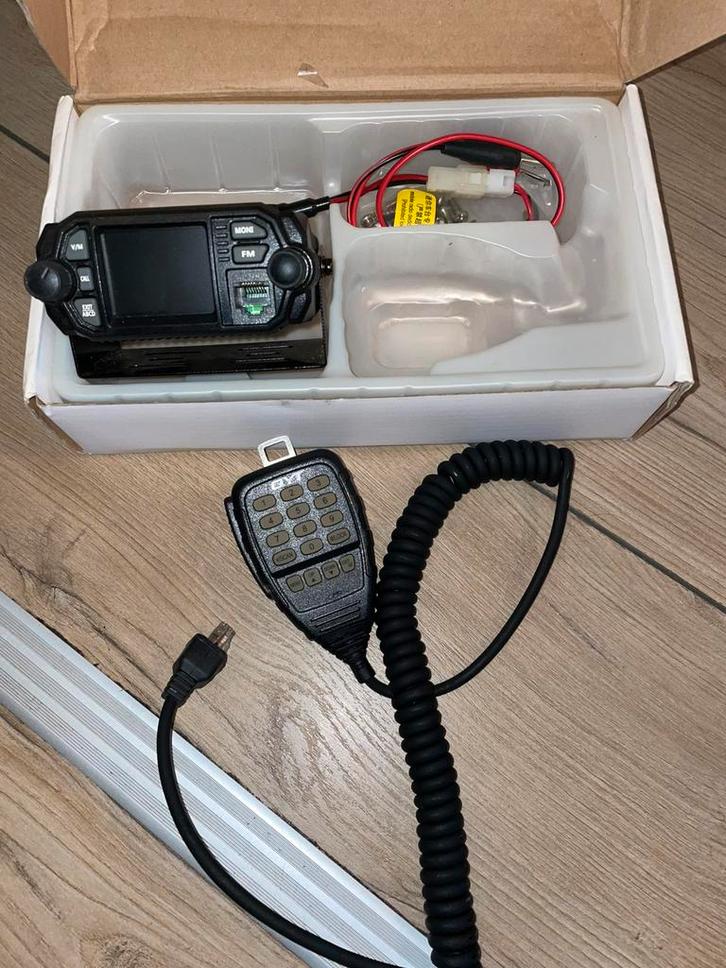 Mobile radio KT-8900D, Telecommunicatie, Zenders en Ontvangers, Zo goed als nieuw, Ophalen