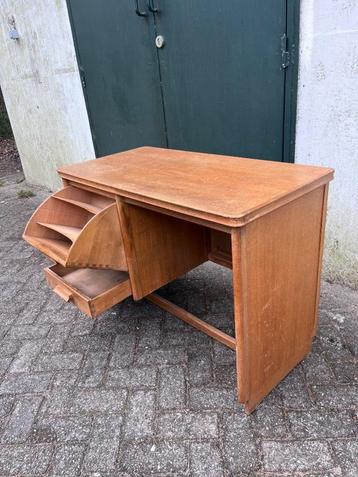 Vintage bureau | Blikman & Santorius beschikbaar voor biedingen