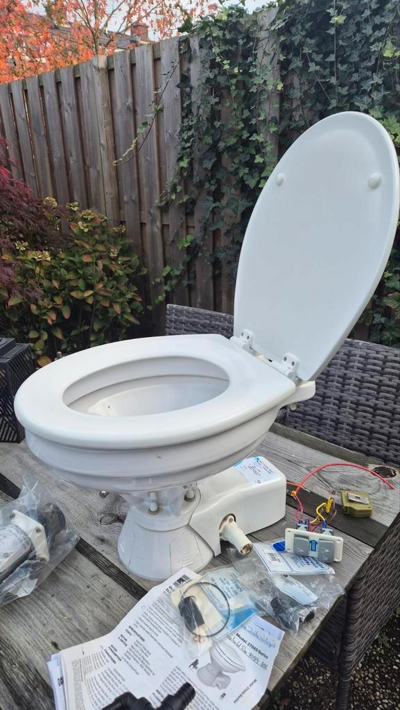 Boot Toilet - Jabsco Quiet Flush, Watersport en Boten, Accessoires en Onderhoud, Gebruikt, Kombuis en Sanitair, Ophalen