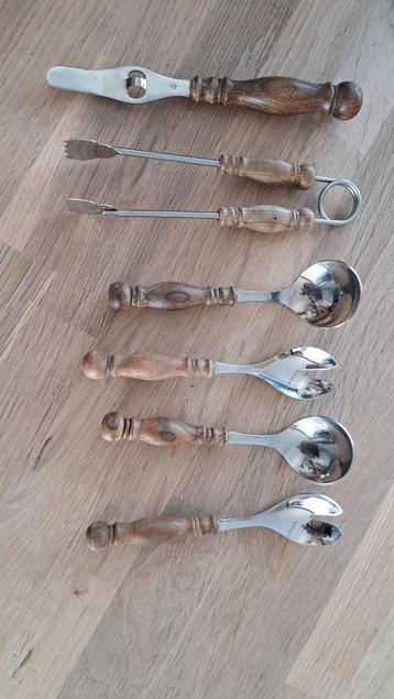 Vintage Set met Houten Handvatten beschikbaar voor biedingen