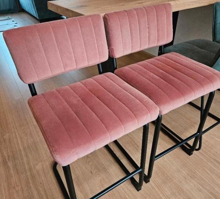 By Boo barstoelen velvet 4 stuks zgan, Huis en Inrichting, Barkrukken, Zo goed als nieuw, 60 tot 90 cm, Kunststof, Metaal, 2 krukken