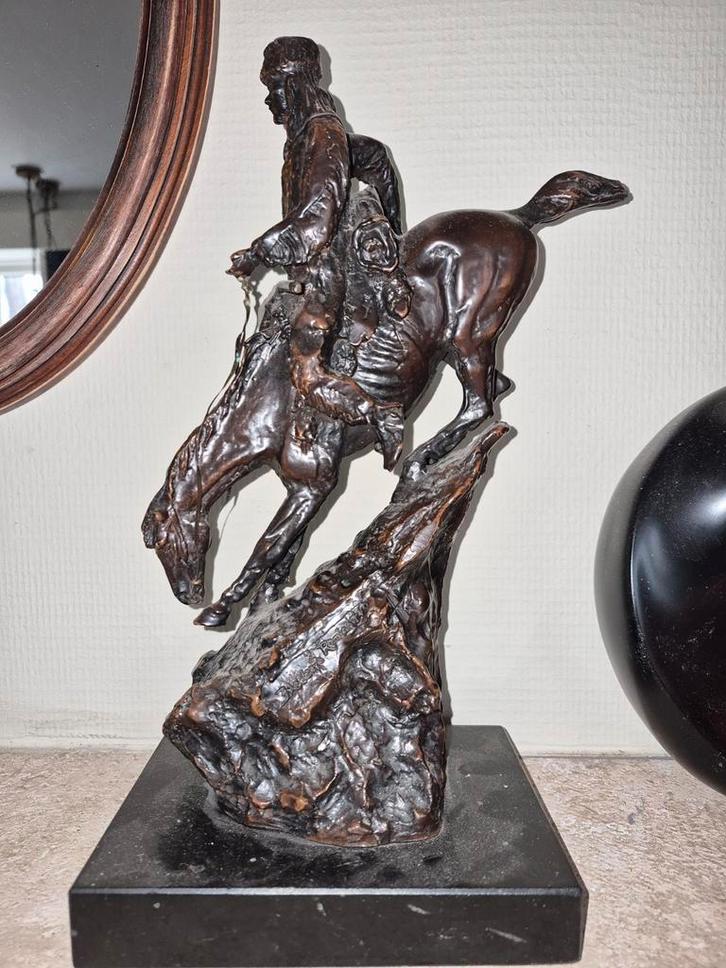 Bronzen beeld van een indiaan te paard, Antiek en Kunst, Kunst | Beelden en Houtsnijwerken, Ophalen