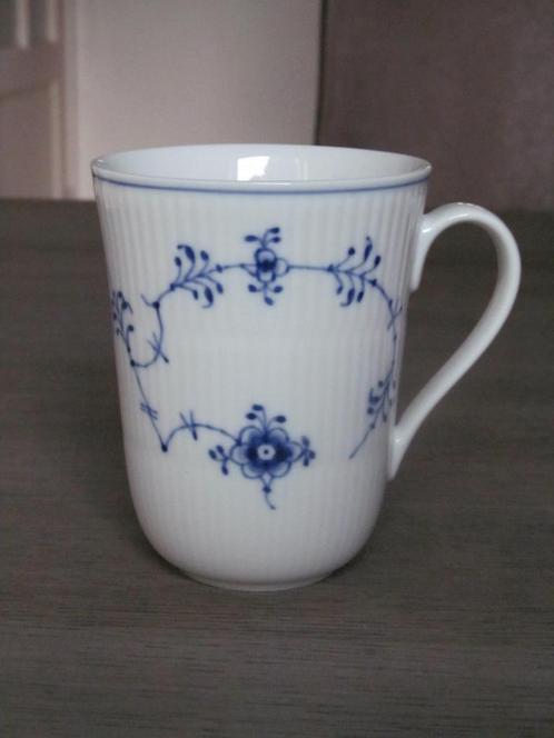 Royal Copenhagen  no 497  Grote Beker  Ribbel , Antiek en Kunst, Antiek | Servies los, Ophalen of Verzenden