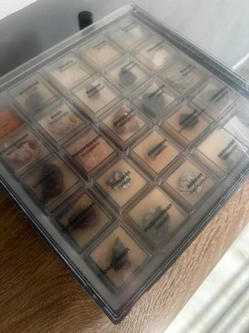 Mineralenverzameling met 'Schatten van de Aarde' Boek beschikbaar voor biedingen