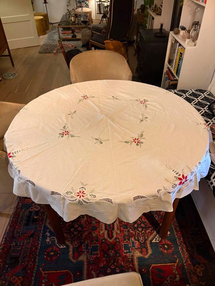 Kerstkleden Geborduurd Katoen - 2 Rond & 2 Vierkant, Huis en Inrichting, Tafelkleden, Nieuw, Rond, Binnen, Ophalen of Verzenden