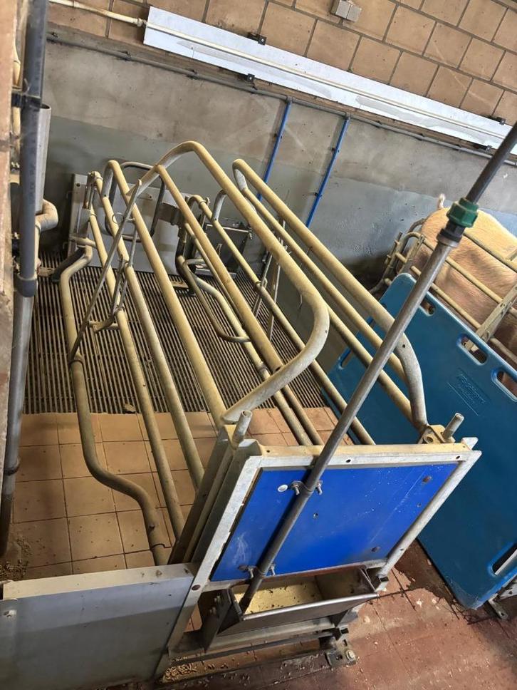 Van Osch bovenbouw [750], Dieren en Toebehoren, Stalling en Weidegang